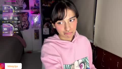 Snapshot of b0nnie_h0ney chatting on 01.28.25 Lyanna online show from 01.28.25