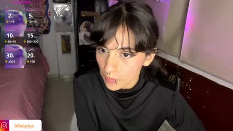 Snapshot of b0nnie_h0ney chatting on 02.12.25 Lyanna online show from 02.12.25