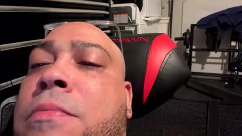 Snapshot of b1glongnhard chatting on 10.31.25 b1glongnhard online show from 10.31.25