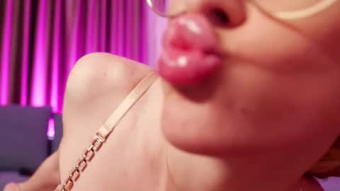 Alessia online show from 11.26.25