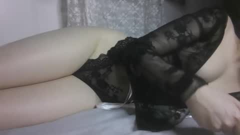 Snapshot of babe_singer_undercover chatting on 11.01.25 Ava online show from 11.01.25