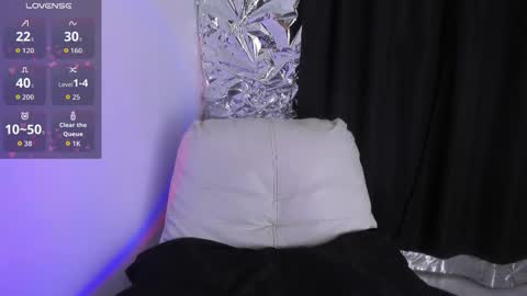 Queen B online show from 11.29.25