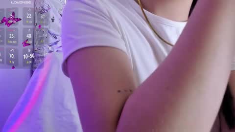 Queen B online show from 03.26.26