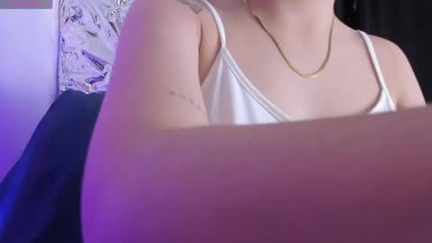 Queen B online show from 04.16.26