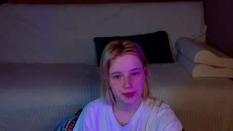 Snapshot of babees_eva chatting on 07.19.26 Sweety Eva online show from 07.19.26
