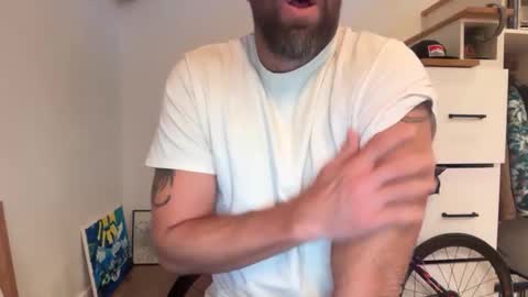 Snapshot of babeheater chatting on 12.01.25 babeheater online show from 12.01.25