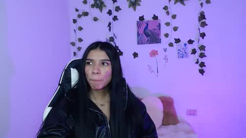 Snapshot of babenik_777 chatting on 10.30.25 babenik_777 online show from 10.30.25