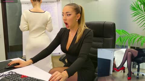 Snapshot of babesgowild chatting on 01.29.25 Olivia and Lexi online show from 01.29.25