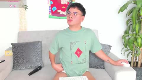 Snapshot of baby_angel_19 chatting on 11.20.25 Anngel online show from 11.20.25