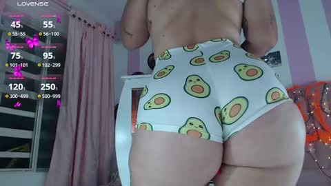 Snapshot of baby_candy22 chatting on 10.22.25 zaleya online show from 10.22.25