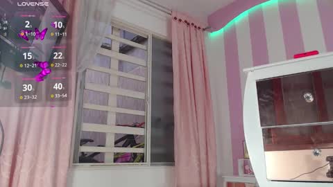 Snapshot of baby_candy22 chatting on 11.19.25 zaleya online show from 11.19.25