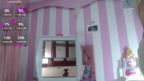 Snapshot of baby_candy22 chatting on 11.26.25 zaleya online show from 11.26.25