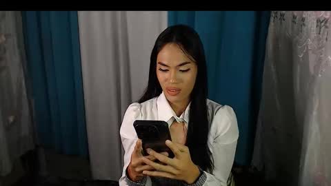 Snapshot of baby_fu chatting on 11.18.25 Nathalia online show from 11.18.25