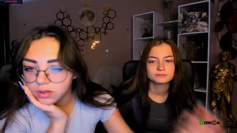 Snapshot of baby_hotte chatting on 11.18.25 baby online show from 11.18.25