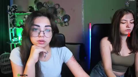 Snapshot of baby_hotte chatting on 11.28.25 baby online show from 11.28.25