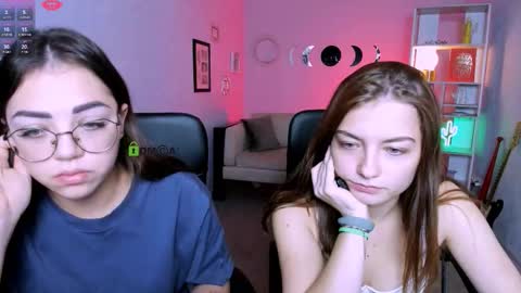 Snapshot of baby_hotte chatting on 12.16.25 baby online show from 12.16.25