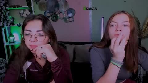 Snapshot of baby_hotte chatting on 12.18.25 baby online show from 12.18.25