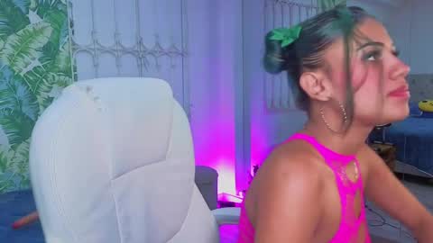 Snapshot of baby_julieta00 chatting on 05.19.26 Julieta online show from 05.19.26