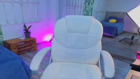 Snapshot of baby_julieta00 chatting on 05.20.26 Julieta online show from 05.20.26