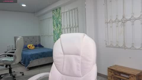 Snapshot of baby_julieta00 chatting on 05.25.26 Julieta online show from 05.25.26