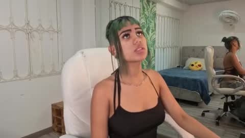 Snapshot of baby_julieta00 chatting on 05.28.26 Julieta online show from 05.28.26