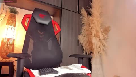 Snapshot of baby_smith chatting on 11.11.25 FOLLOW ME online show from 11.11.25