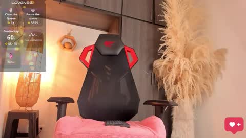 Snapshot of baby_smith chatting on 11.23.25 FOLLOW ME online show from 11.23.25