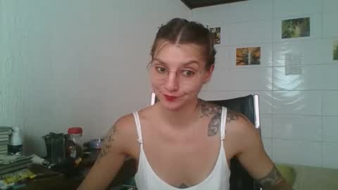 Snapshot of babydemon6 chatting on 12.15.25 babydemon6 online show from 12.15.25