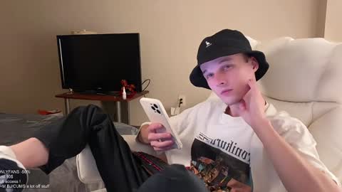 Snapshot of babyfacenorth chatting on 12.05.24 Big cock boy online show from 12.05.24