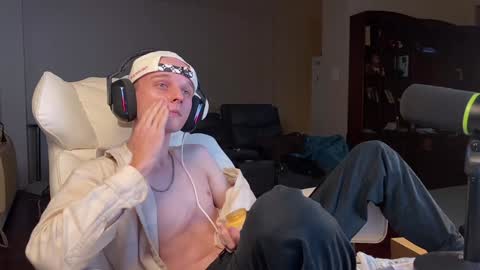Snapshot of babyfacenorth chatting on 12.13.24 Big cock boy online show from 12.13.24