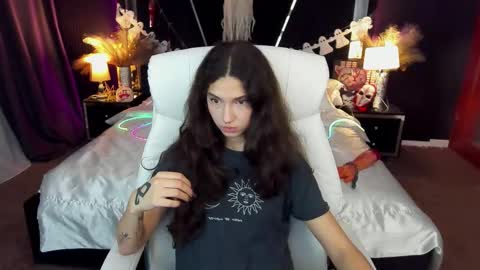 Snapshot of babyflowerr chatting on 11.02.25 Sasha online show from 11.02.25