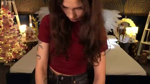 Snapshot of babyflowerr chatting on 12.17.25 Sasha online show from 12.17.25