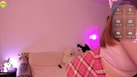 Snapshot of babyuniporn chatting on 12.19.25 Eva online show from 12.19.25