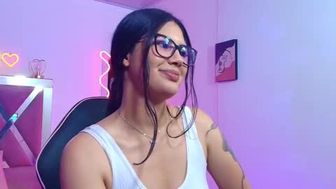 Snapshot of babyvenu_tay chatting on 09.12.25 VENU online show from 09.12.25