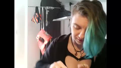 Snapshot of backuphoney chatting on 02.19.26 Honey online show from 02.19.26