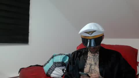 Snapshot of badcouple_ chatting on 01.25.25 BadCouple  online show from 01.25.25