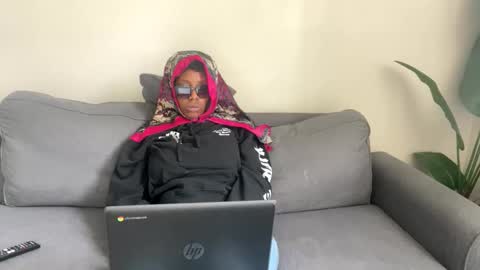 badgurldnay online show from 11.11.25