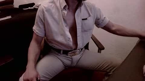 Snapshot of badhombremx chatting on 03.31.26 Mexican livin Off the Wall online show from 03.31.26