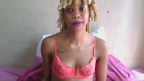 Snapshot of badkittylilyx chatting on 09.10.25 Lily online show from 09.10.25