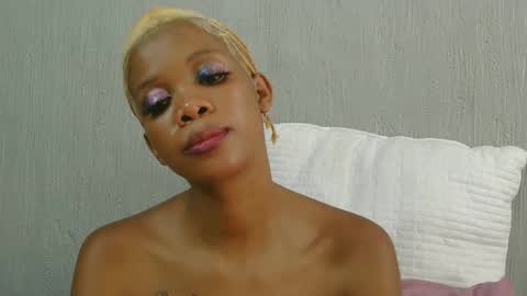 Snapshot of badkittylilyx chatting on 11.11.25 Lily online show from 11.11.25