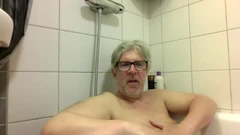 Snapshot of baggelina75 chatting on 04.23.26 baggelina75 online show from 04.23.26