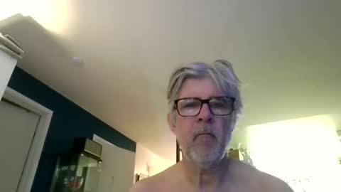 Snapshot of baggelina75 chatting on 04.25.26 baggelina75 online show from 04.25.26