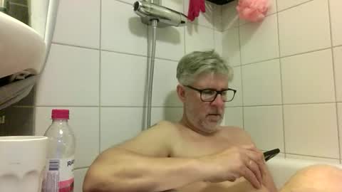 Snapshot of baggelina75 chatting on 05.10.26 baggelina75 online show from 05.10.26
