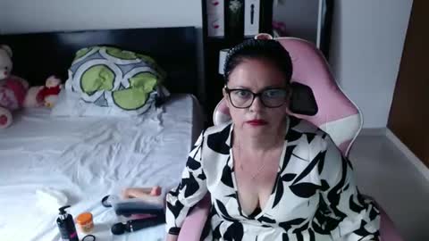 sandra online show from 10.19.25