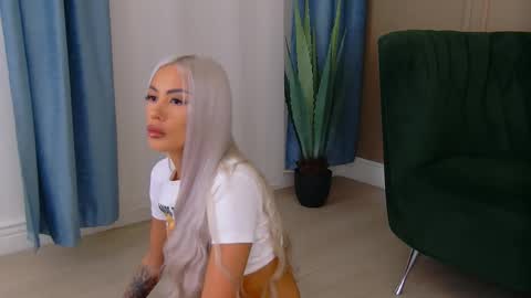 Snapshot of bailey_rush chatting on 10.23.25 bailey_rush online show from 10.23.25