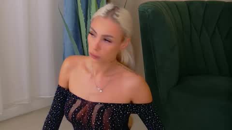 Snapshot of bailey_rush chatting on 11.17.25 bailey_rush online show from 11.17.25