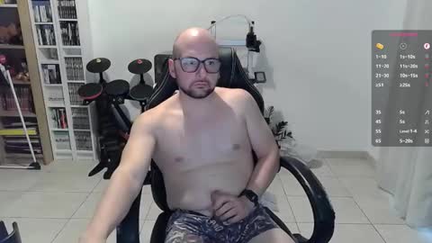 Snapshot of bakapo chatting on 10.30.25 Seggiola online show from 10.30.25