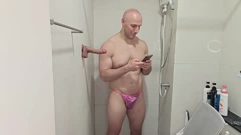 Snapshot of baldyboyy chatting on 11.18.25 baldyboyy online show from 11.18.25