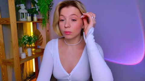 Snapshot of balerinacappuccino_ chatting on 02.25.26 Elly online show from 02.25.26