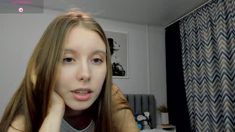 Snapshot of bam_bi chatting on 01.08.25 Kira online show from 01.08.25